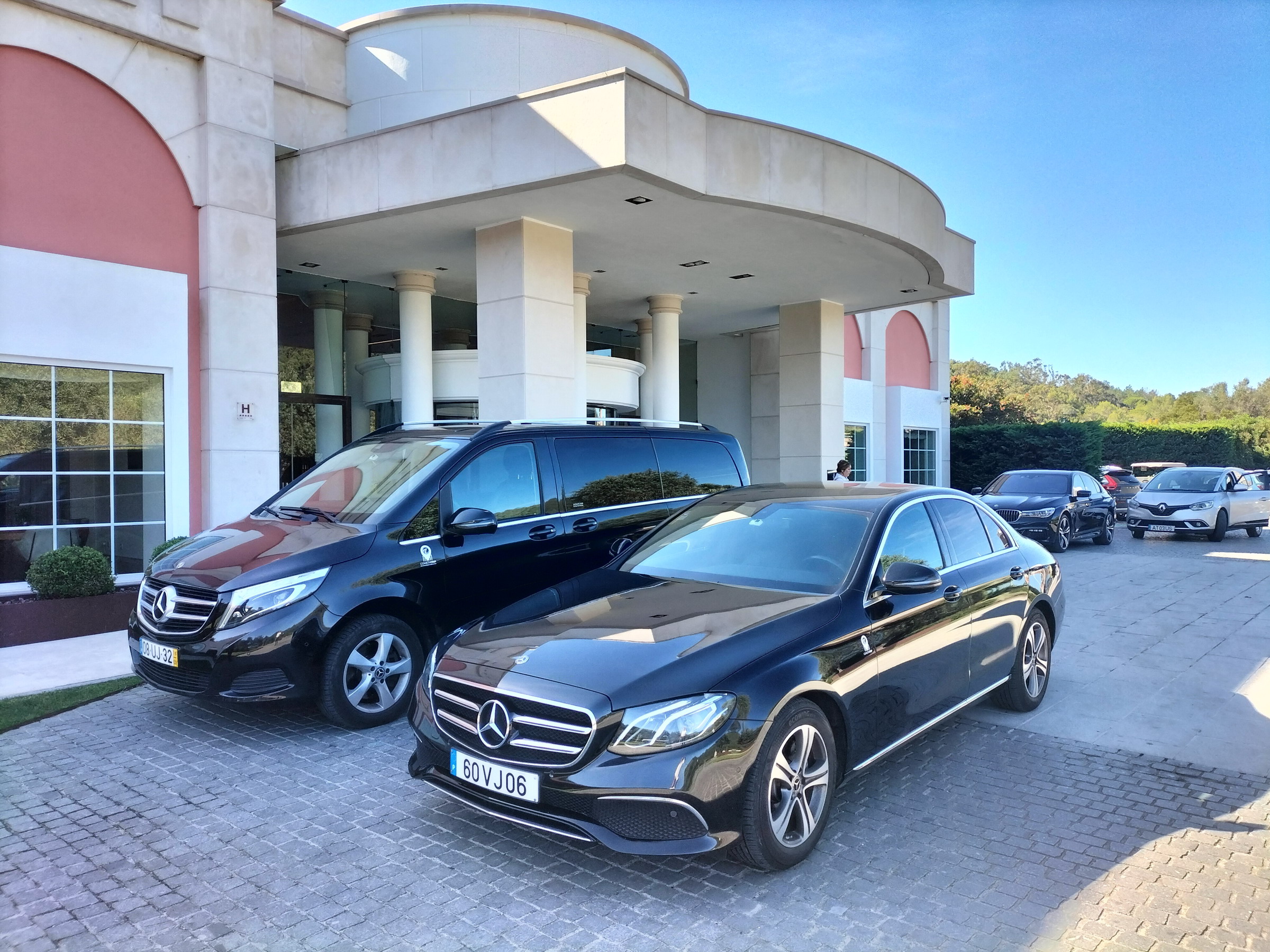 Lisbon airport transfer to city